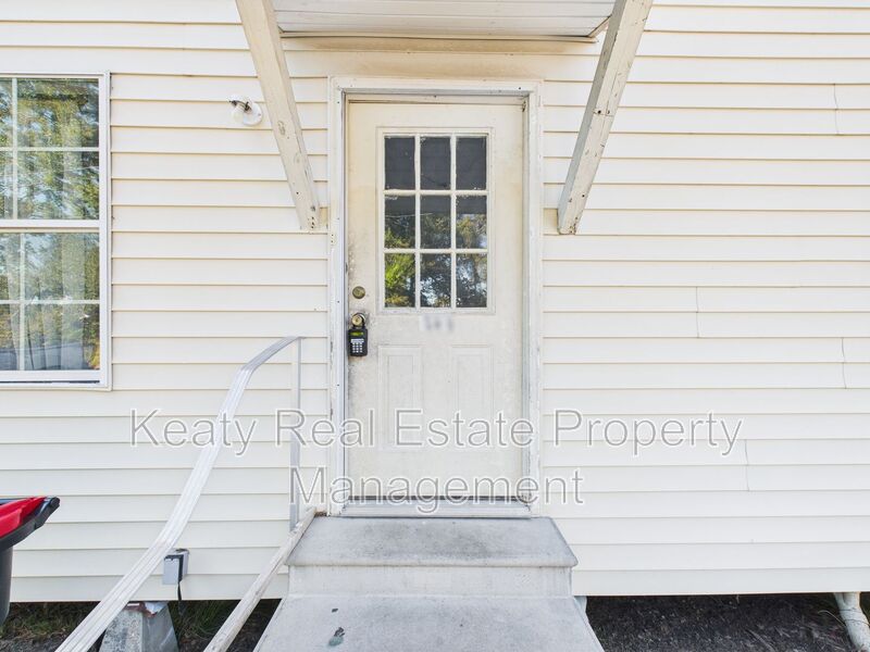 Lafayette House: 111 Sternberg Dr