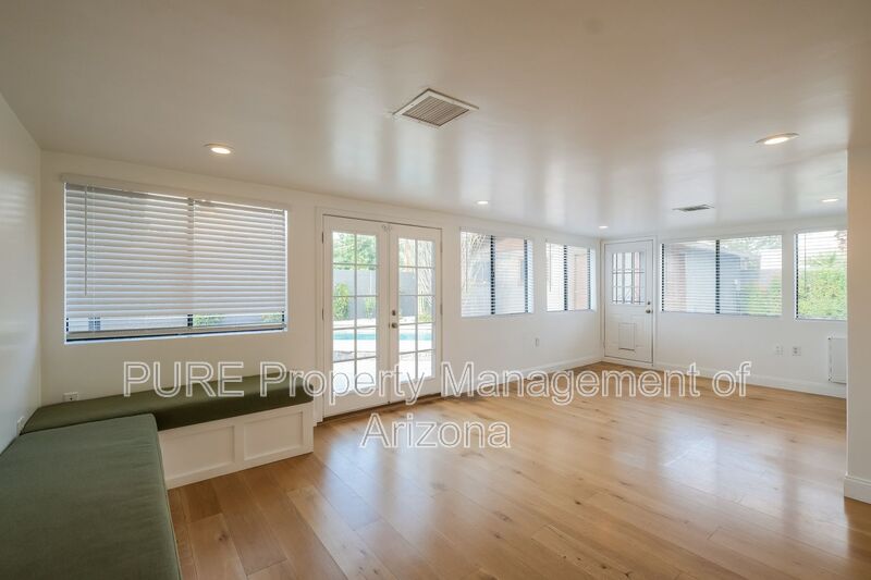 Phoenix House: 2817 N 51st St