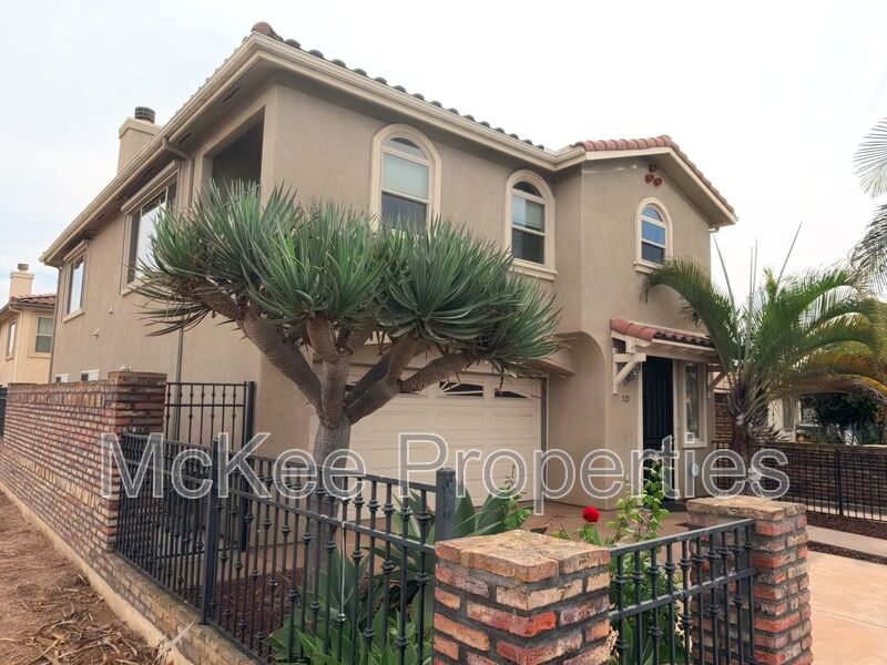 Imperial Beach House: 525 12th Street