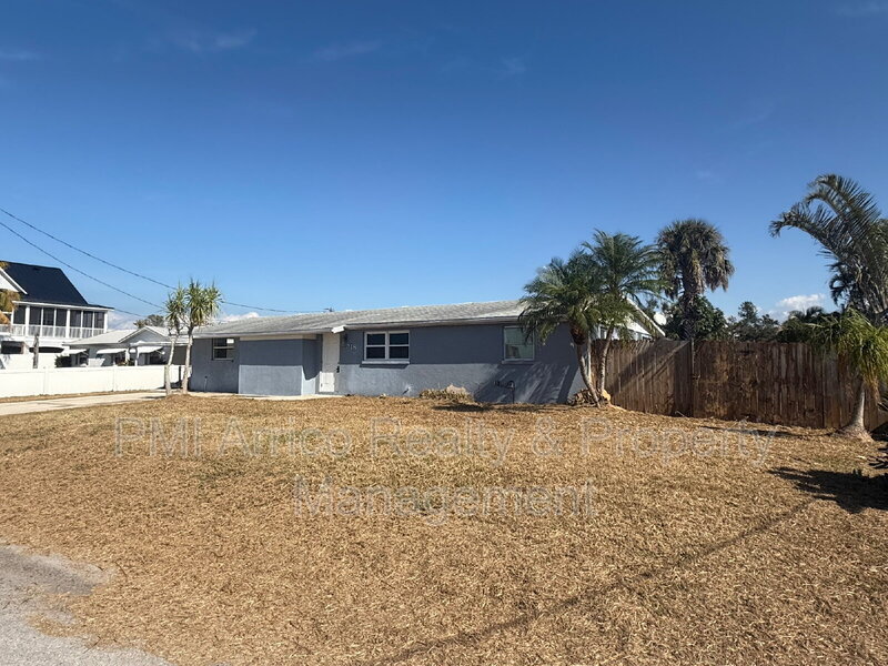 Ruskin House: 818 Bayview Dr