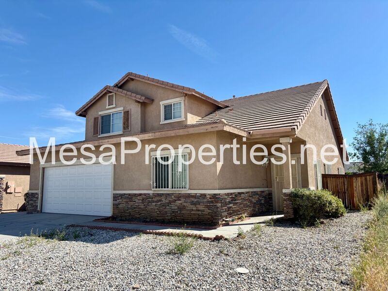 Victorville House: 13593 Hemingway Dr