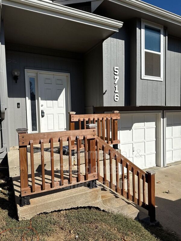 Kansas City Condo: 5716 N London Ave