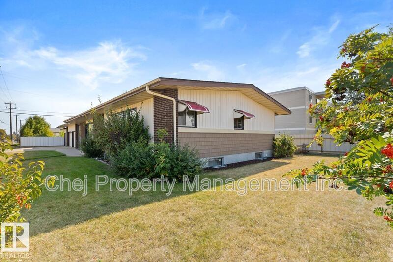 Edmonton House: 8007 128 Ave NW