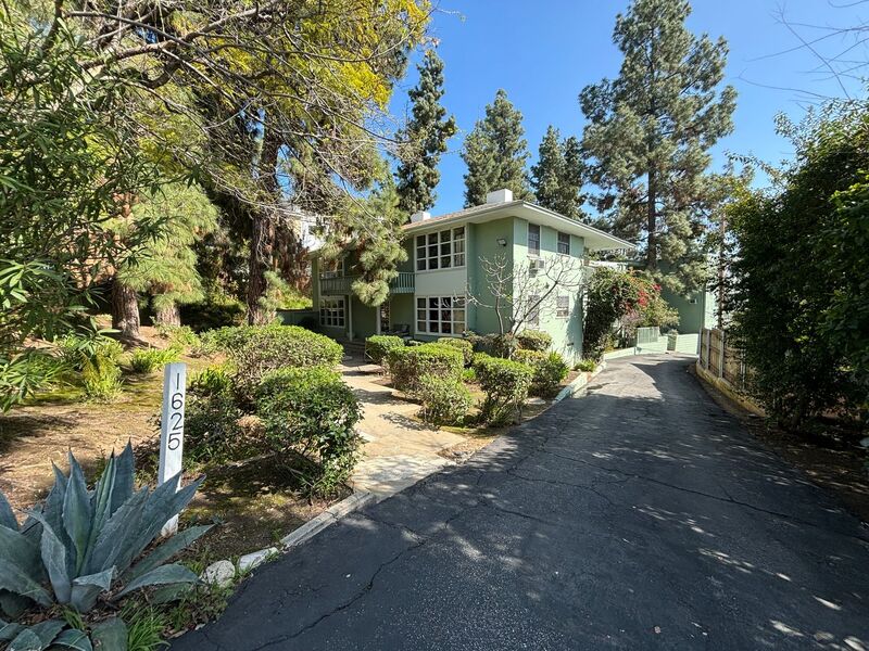 South Pasadena House: 1625 Raymond Hill Rd