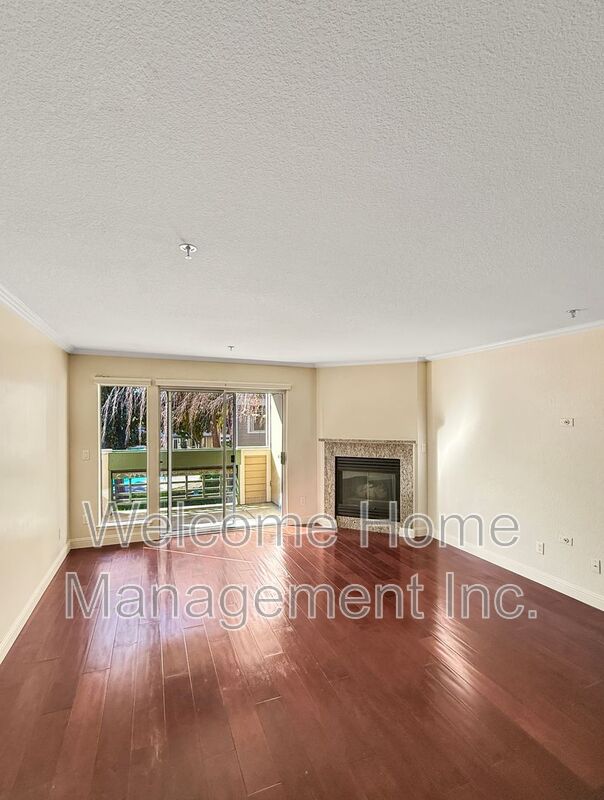 Walnut Creek House: 2550 Oak Rd