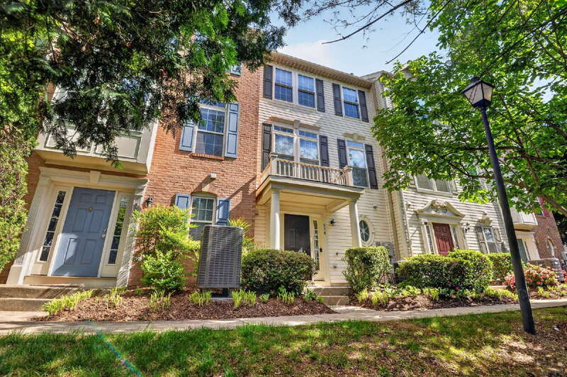 Alexandria House: 978 Harrison Circle