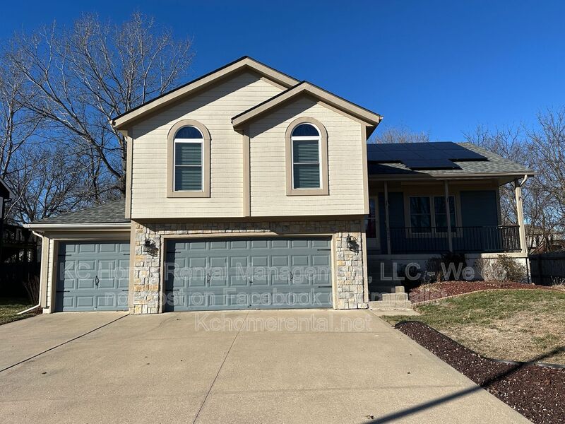 Raymore House: 224 S Huntsman Blvd