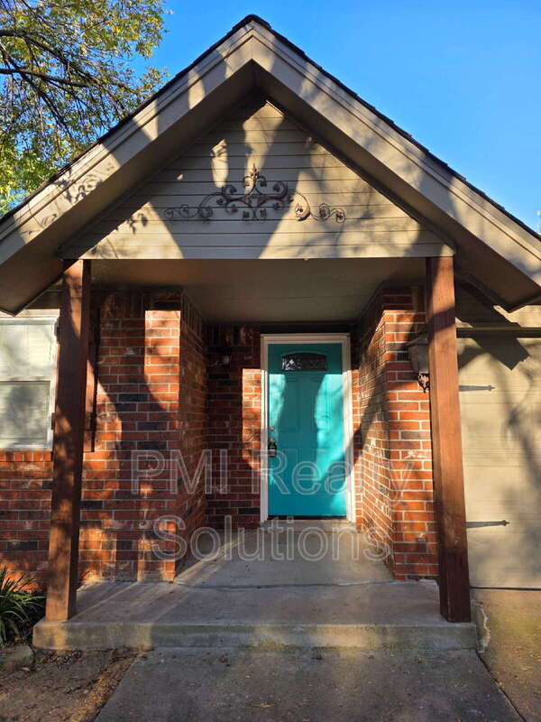 Broken Arrow House: 4408 South Butternut Avenue