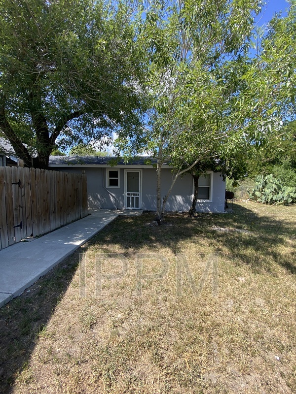 Harlingen Condo: 902 N D St