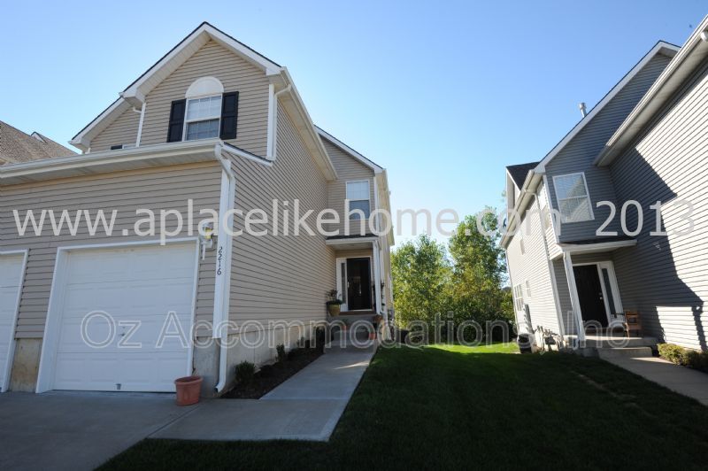 Lee's Summit Townhome: 2216 SW Rambling Vine Rd