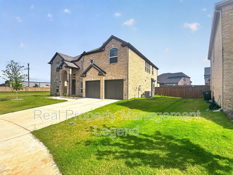 Frisco House: 1019 Modesto Drive