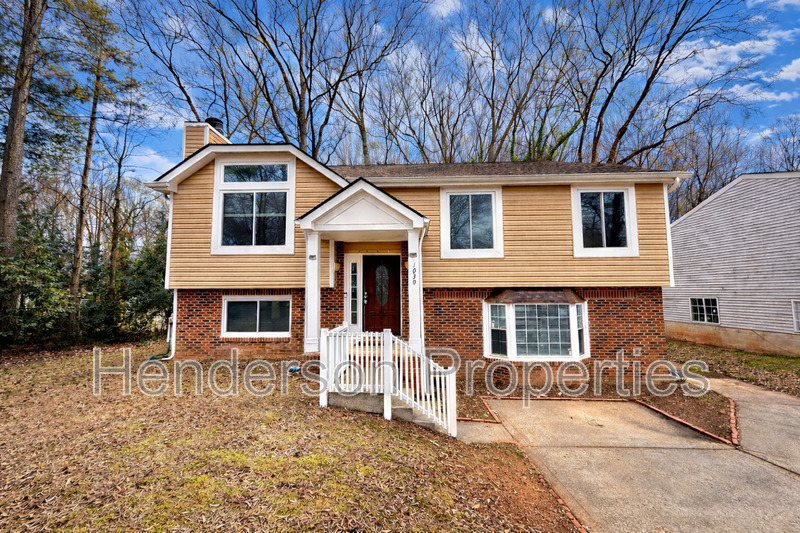 Charlotte House: 1030 Glenfiddich Drive