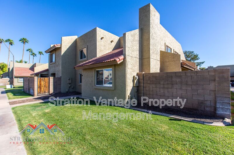 Mesa Townhome: 222 W Brown Rd.