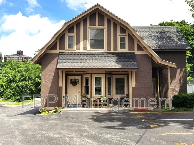 Rochester House: 660 East Avenue