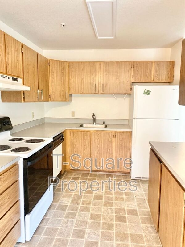 Everett House: 9719 Holly Dr