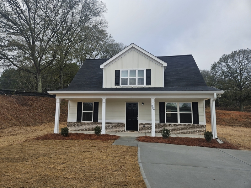 Statham House: 209 Charlotte Circle