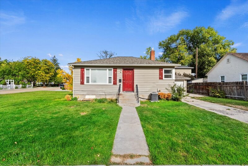 Nampa House: 1104 E Dewey Ave