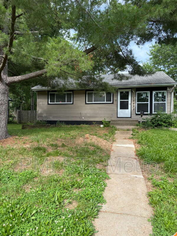 Saint Louis House: 10432 Balmoral Dr