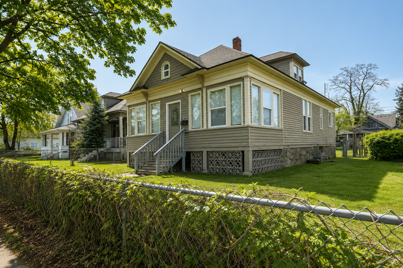 Spokane House: 1011 East Augusta Avenue