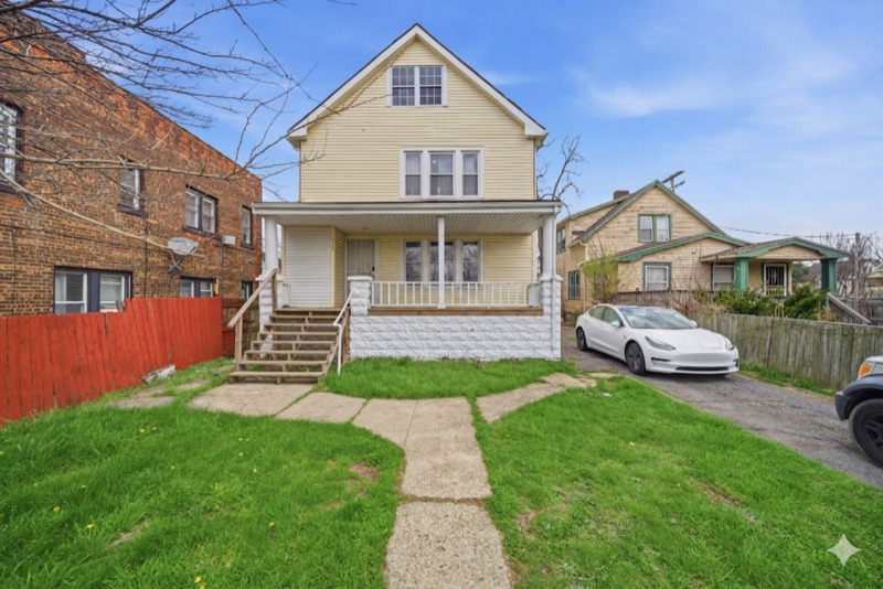 Cleveland House: 389 E 116th St