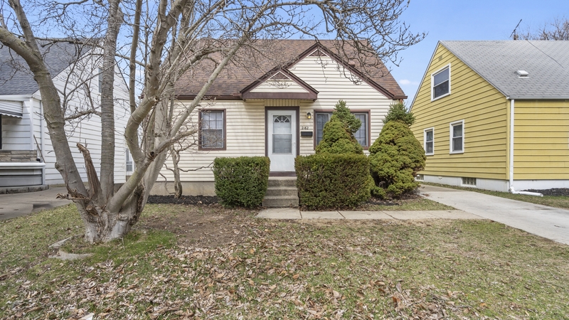 Lincoln Park House: 2162 Champaign Rd.