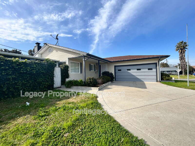 Sacramento House: 5200 Fernwood Way