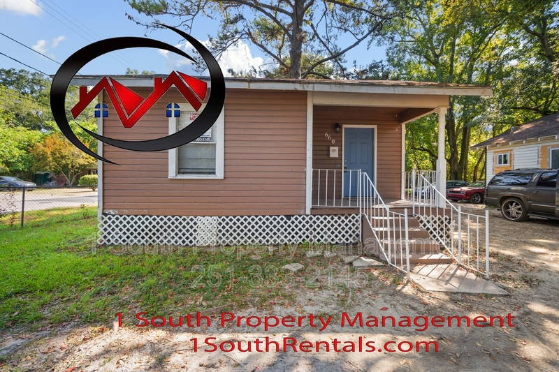 Mobile House: 660 Summerville Street