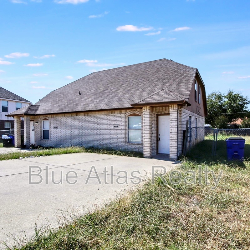 Mansfield House: 402 Kings Way Drive