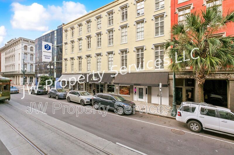 New Orleans House: 339 Corondelet St