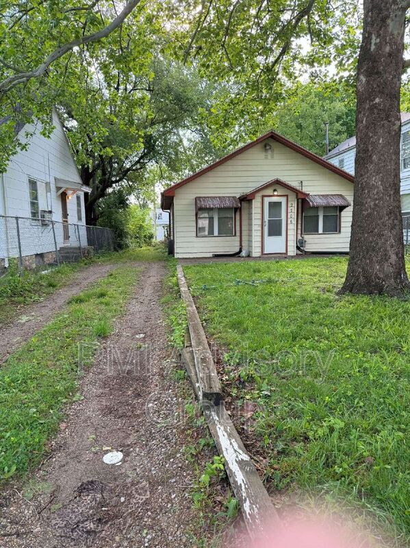Topeka House: 2706 SE Kentucky Ave