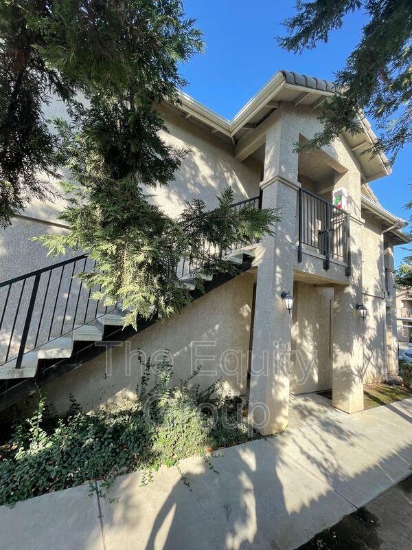 Visalia House: 2914 North Zachary Street