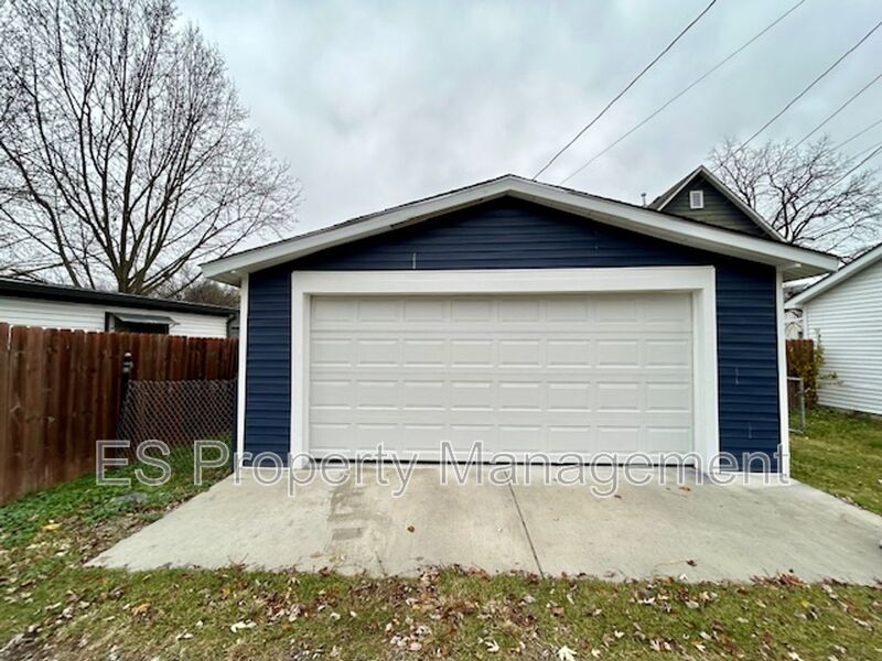 Newly renovated 2 bedroom, 1 bath home with detached garage!! - Photo 20