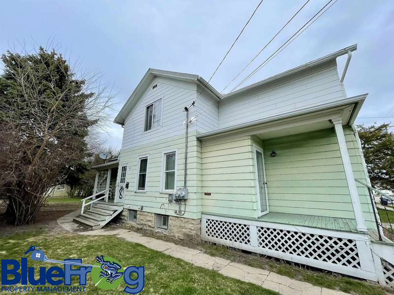 Oshkosh Condo: 118 West 12th Avenue - Upper