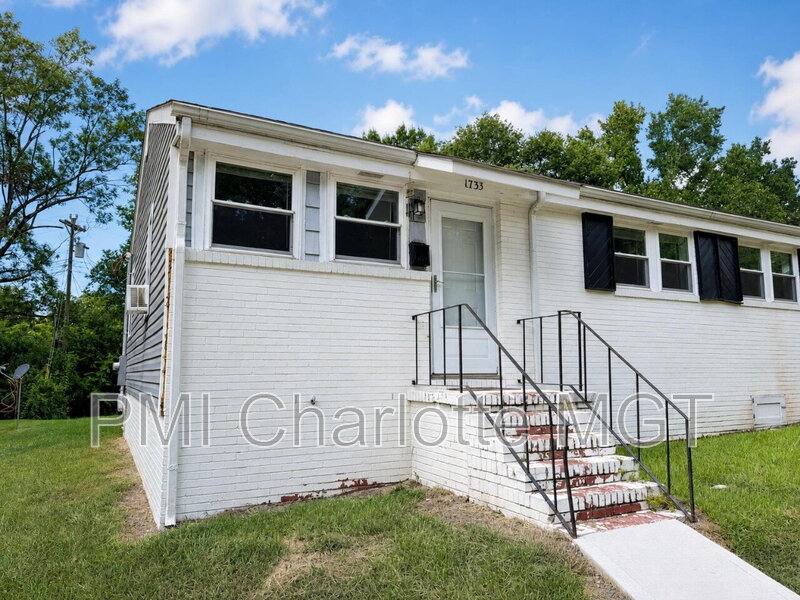 Charlotte Condo: 1733 Academy St