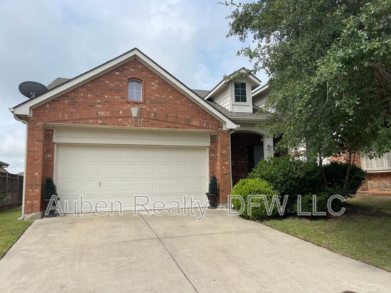 Fort Worth House: 10973 Hawks Landing Road