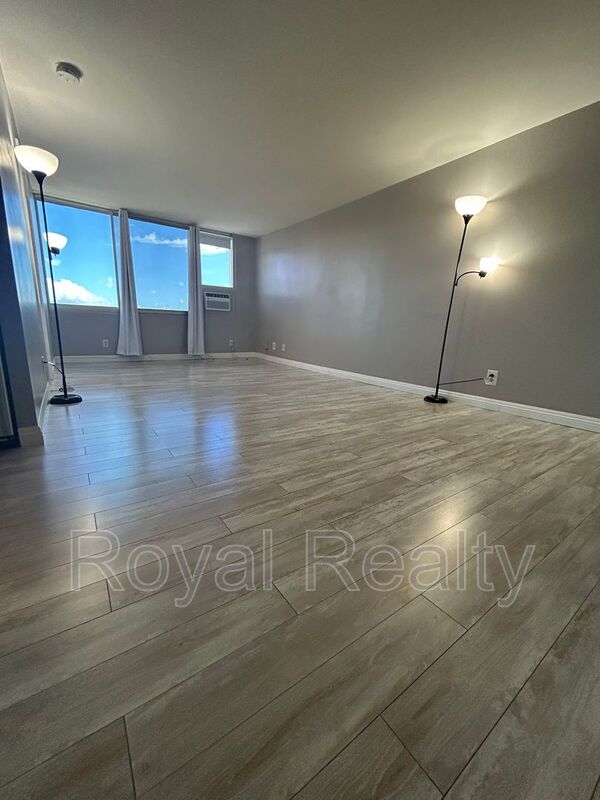 Pearl City Condo: 1060 Kamehameha Hwy 3705A