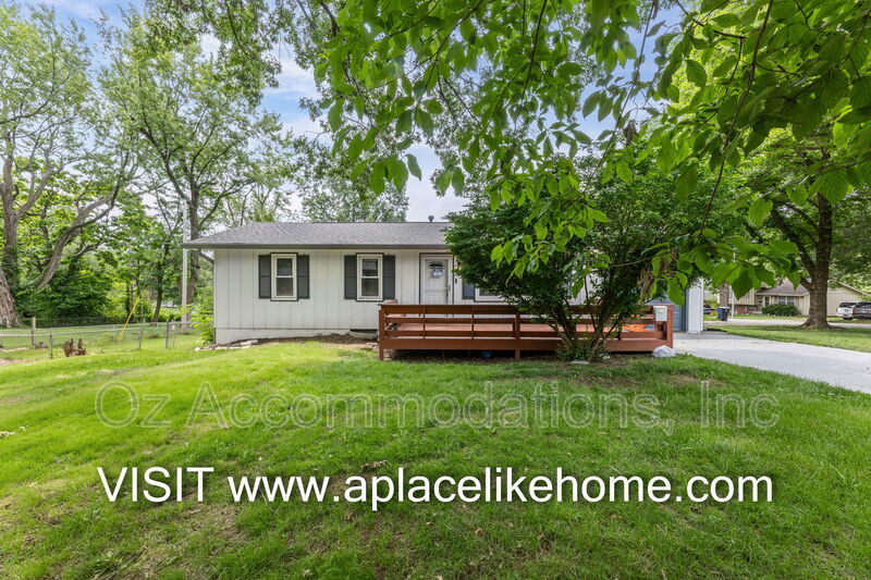 Kansas City House: 8201 E 110th St