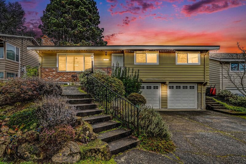 Seattle House: 7028 39th Ave NE