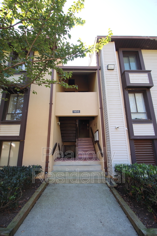 Reston Condo: 11615 Stoneview Sq