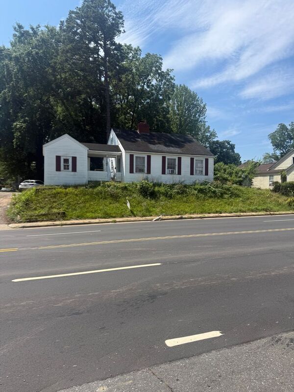 Charlotte House: 1127 West Blvd