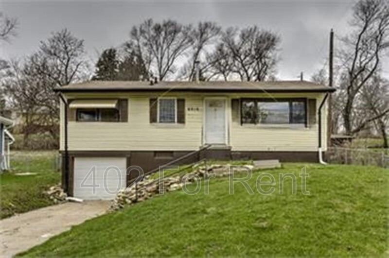 Omaha House: 6016 North 47th Street