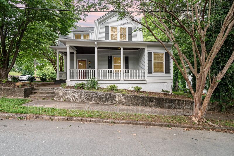 Winston-Salem House: 1521 Seneca St