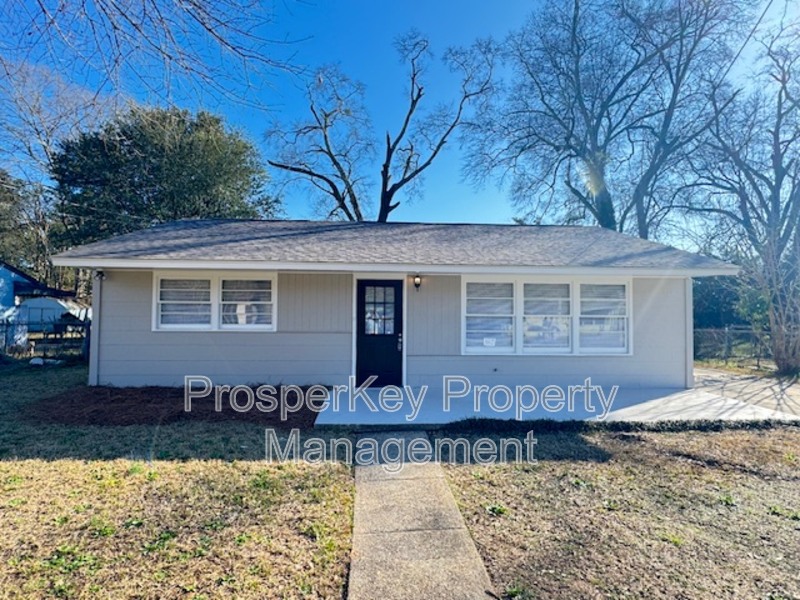 Phenix City House: 205 25th St