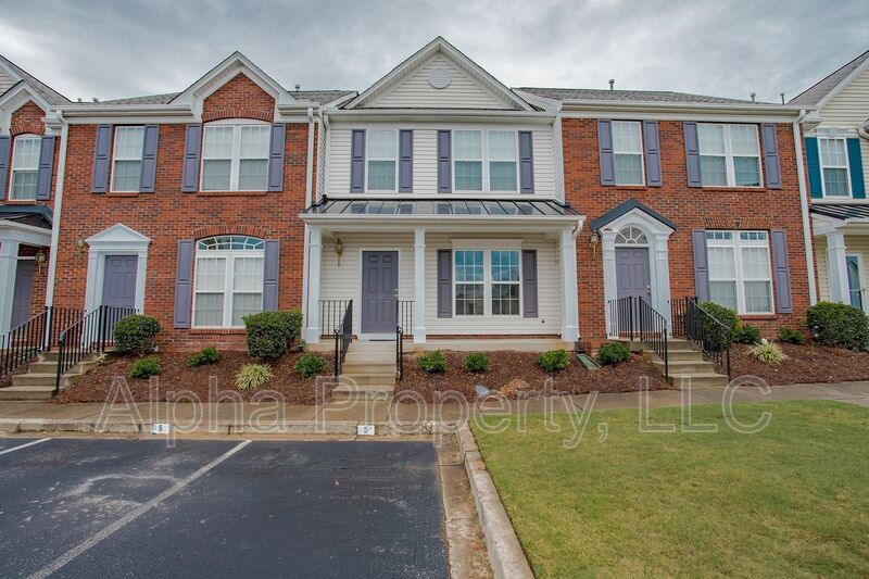 Greer House: 5 Spring Crossing Cir