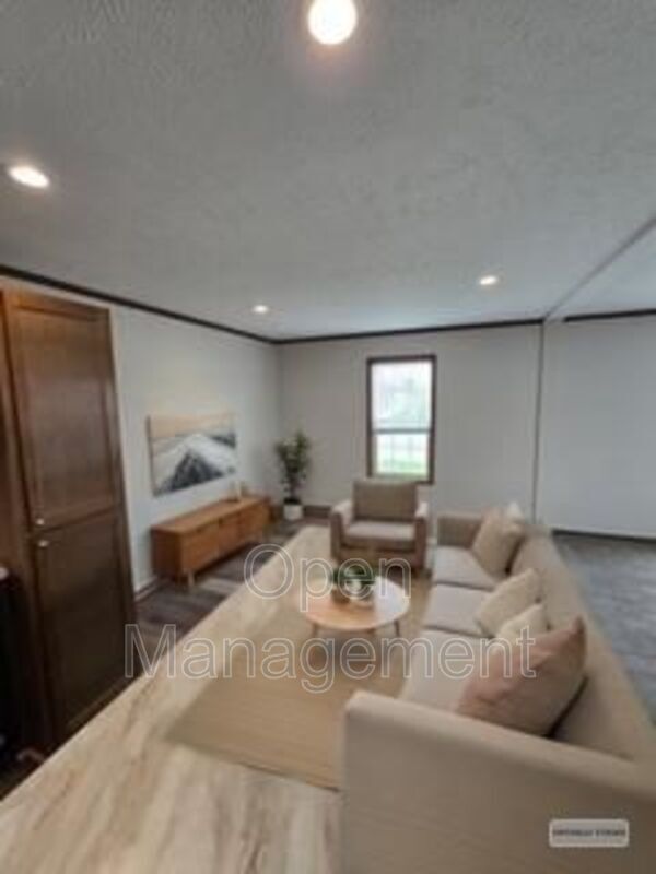 Huxley House: 511 East 1st Street