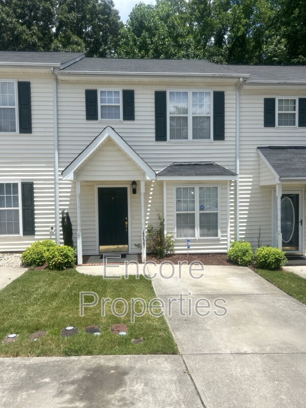 Raleigh House: 4727 Tanglewood Oaks St