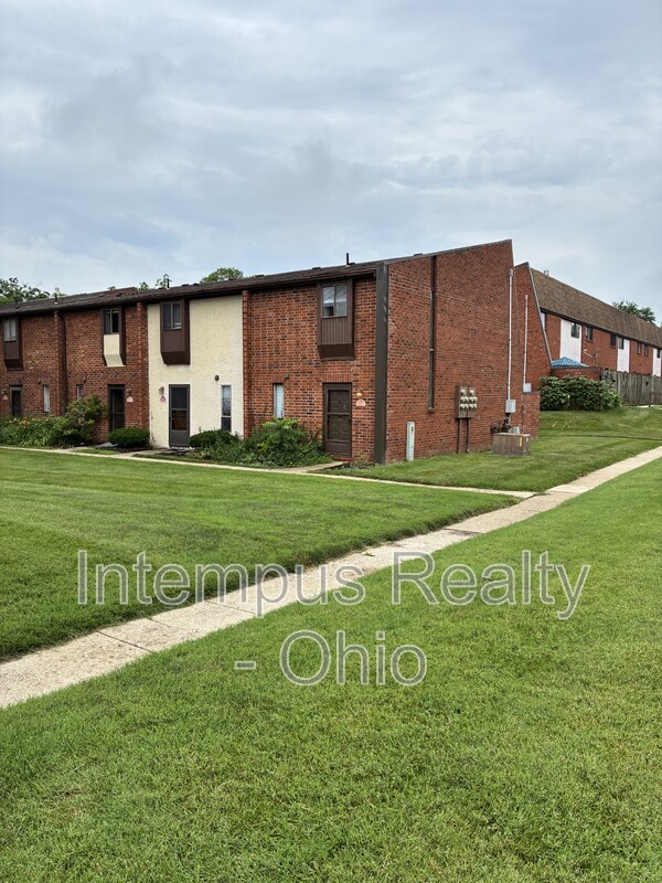 Westerville Condo: 21 King Arthur Ct