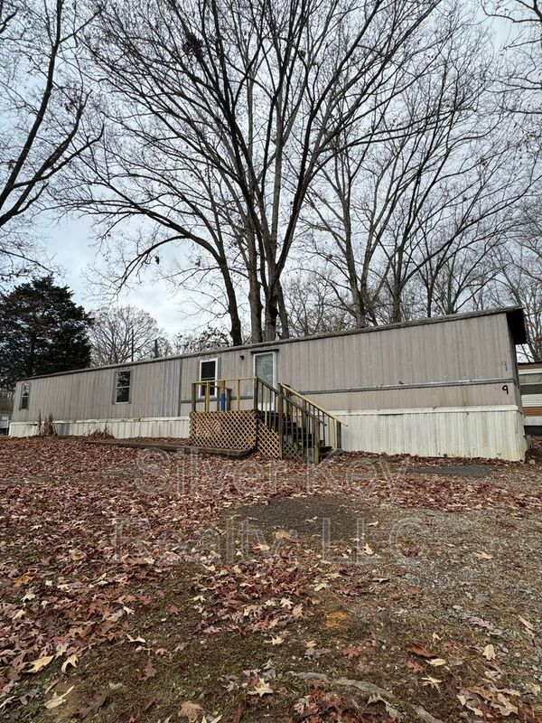 Athens House: 250 County Road 129