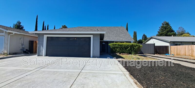 Vacaville House: 132 Hyannis Ct