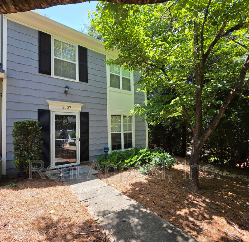 Sandy Springs House: 2507 Queen Anne Ct